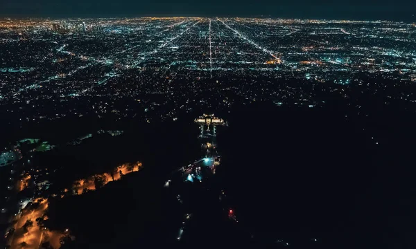 Flygfoto över Los Angeles bakom Griffith Park — Stockfoto