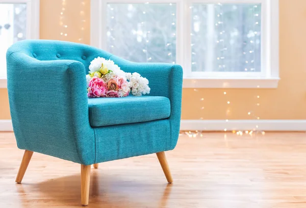 Flower bouquets in luxury home with turquoise chair — Stock Photo, Image