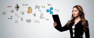 Bir tablet bilgisayar tutan kadın ile Cryptocurrency
