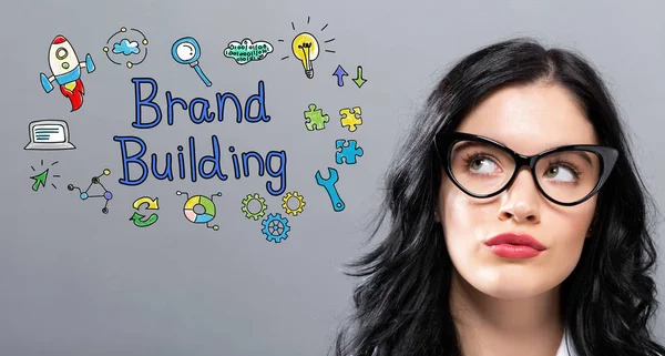 Brand Building con giovane imprenditrice — Foto Stock