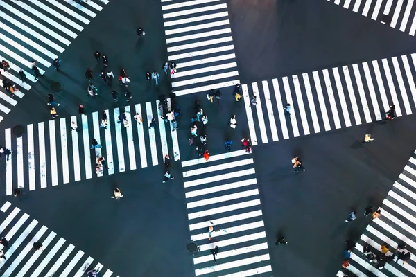 東京の大きな交差点の空撮 — ストック写真