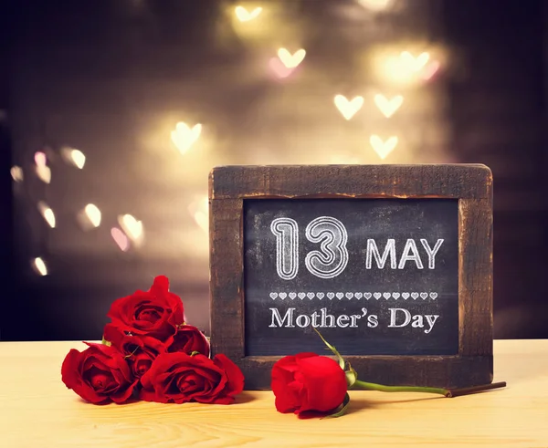 Mensaje del día de las madres con rosas —  Fotos de Stock