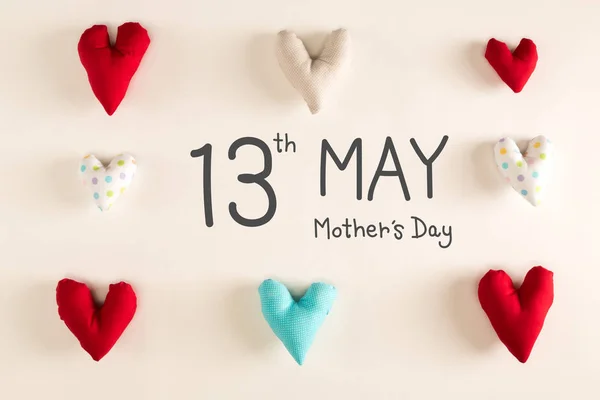 Mammas dag meddelande med blå hjärtkuddar — Stockfoto