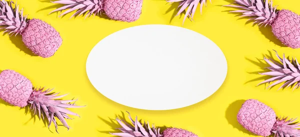 Ananas dipinti di rosa — Foto Stock