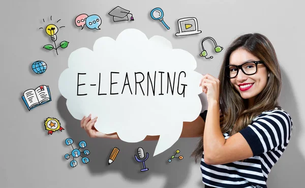 E-Learning met vrouw een tekstballon met tekst — Stockfoto