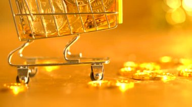 Bitcoin alışveriş kavramı parlak altın arka plan üzerinde