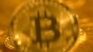 Ağır çekimde düşen Bitcoin sikke