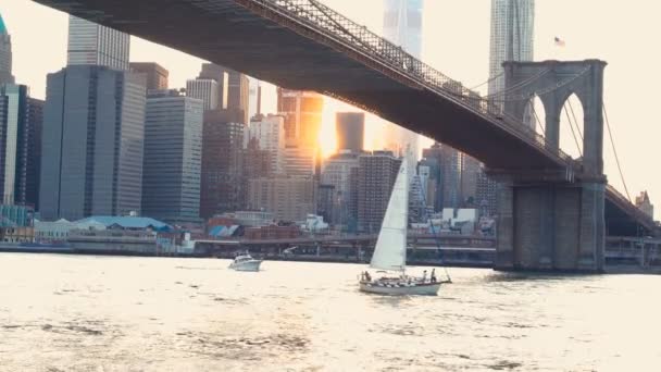 Brooklyn híd az East River, NY — Stock videók