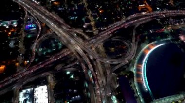 Los Angeles 'ta büyük bir otoyol kavşağının havadan görüntüsü.