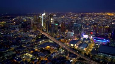 Los Angeles şehir merkezinin havadan görünüşü