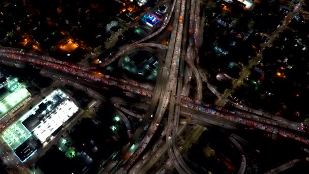 Los Angeles 'ta büyük bir otoyol kavşağının havadan görüntüsü. — Stok video