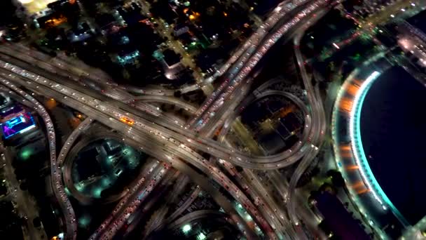 ロサンゼルスの大規模な高速道路の交差点の空中ビュー — ストック動画