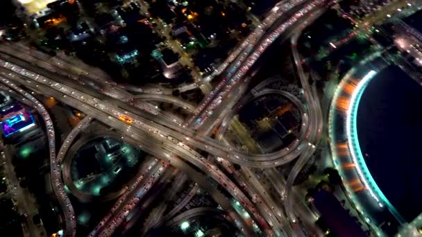 Flygfoto över en massiv motorvägskorsning i Los Angeles — Stockvideo