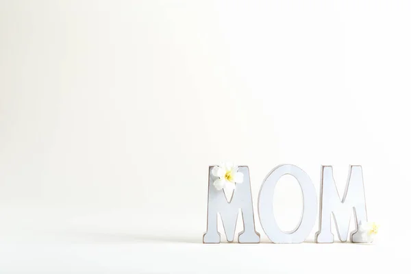 Mom letter blocks Mothers Day theme — Stock Photo, Image