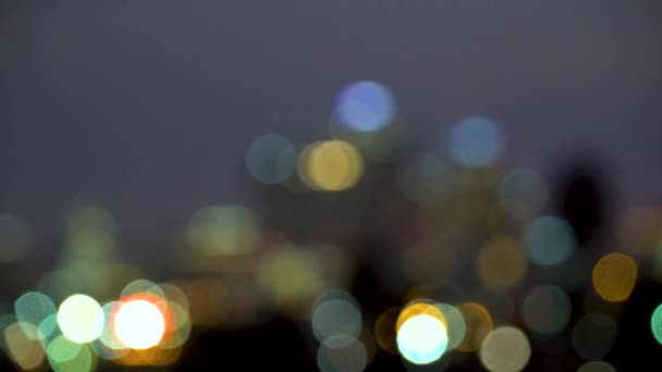 Innenstadt los angeles bei Nacht mit Palmen — Stockvideo