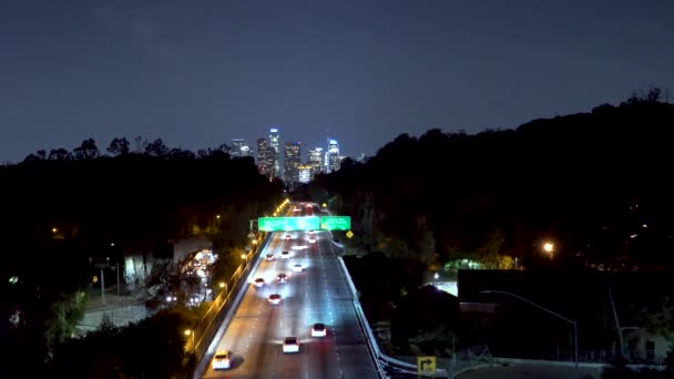 La autopista 110 se dirige hacia el centro de Los Ángeles — Vídeos de Stock