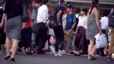 Shibuya, Tokyo, Japonya içinde ünlü kavşak kişi arası