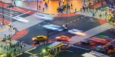 Rating Shibuya, Tokyo, Japonya içinde bir ntersection haçlar