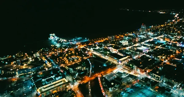 Vista aérea borrosa de la costa de Santa Mónica por la noche —  Fotos de Stock