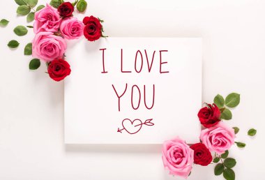 I Love You mesaj gül ve yaprakları 