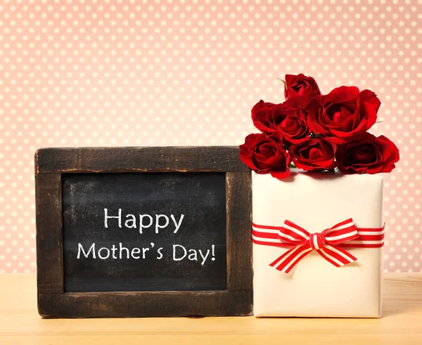 Happy Mothers Day theme with chalkboard — Stock Photo, Image