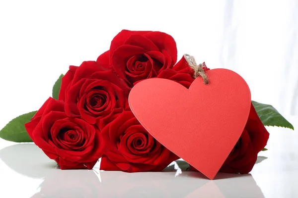 Тема Дня Святого Валентина с розами — стоковое фото