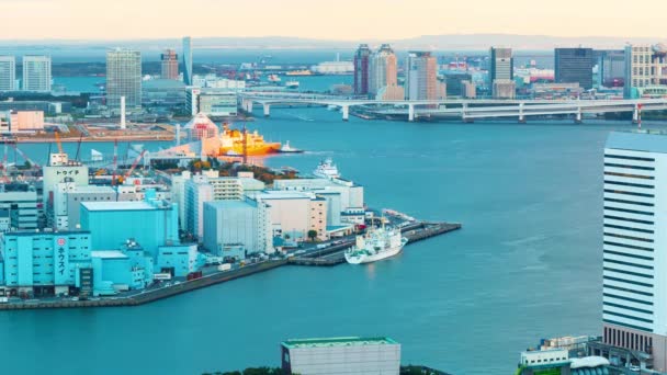 Sunset time-lapse of Tokyo Bay with a view of the Rainbow Bridge — Stock Video