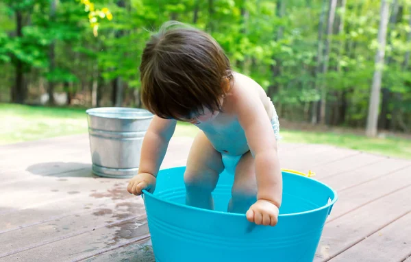 Toddler boy playing in a little bath tub — Stock Photo, Image