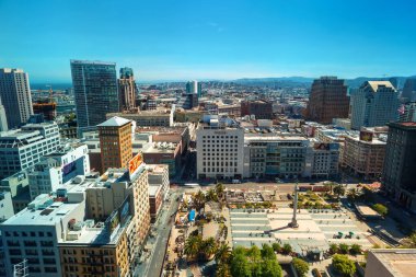 Güneş Union Square San Francisco üzerinde batıyor