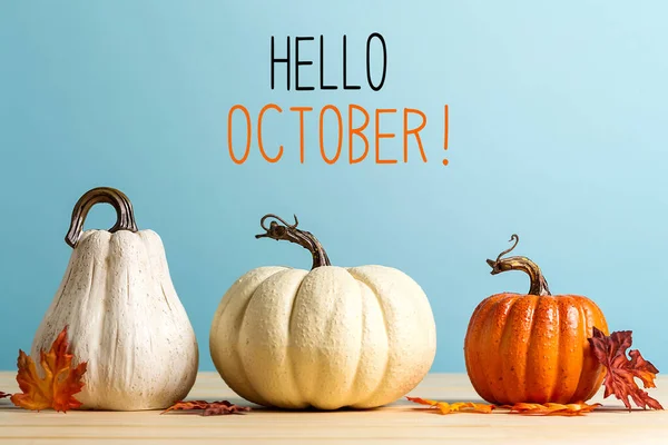 Olá mensagem de outubro com abóboras — Fotografia de Stock