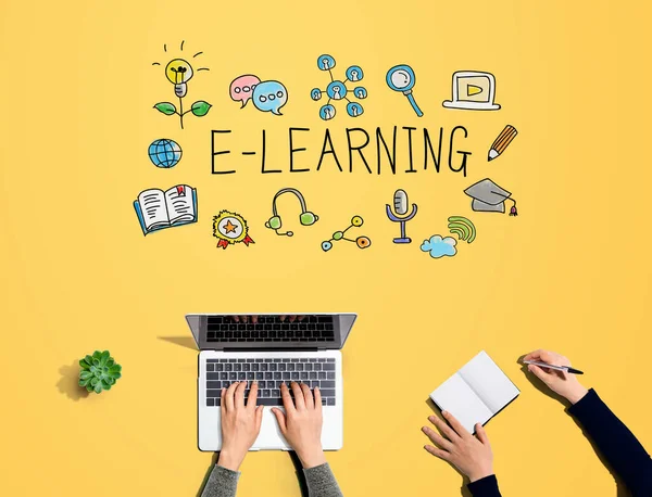 E-Learning with people working together — ストック写真