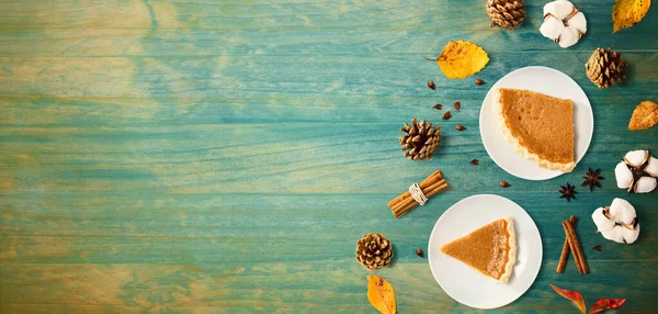 Autumn theme with pumpkin pies — Stock Photo, Image