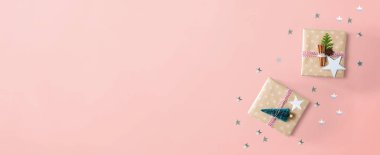 Süslü el yapımı Noel hediyesi kutuları