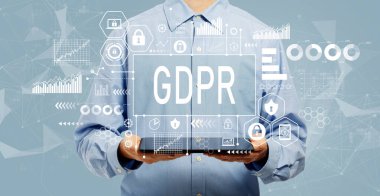 Elinde tablet tutan adamın Gdpr konsepti