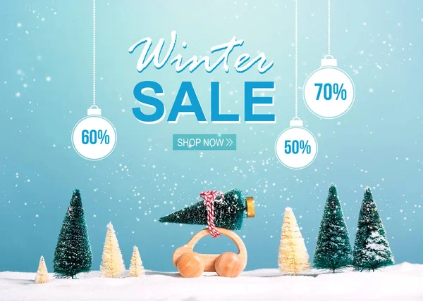 Zimní prodej zpráva s sebou vánoční stromeček vůz — Stock fotografie