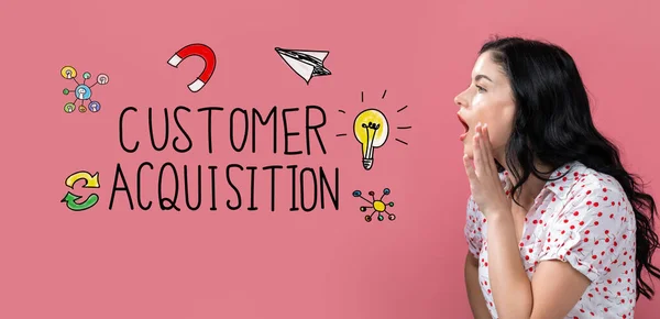 Customer acquisition met jonge vrouw spreekt — Stockfoto