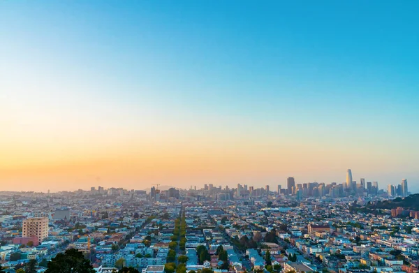 Alacakaranlıktaki San Francisco manzarası — Stok fotoğraf
