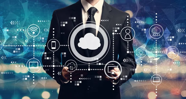 Cloud computing con uomo d'affari in possesso di un tablet — Foto Stock