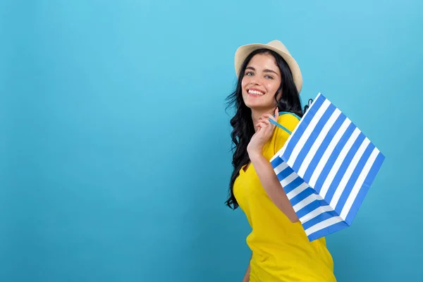 ショッピング バッグを持つ女性 — ストック写真
