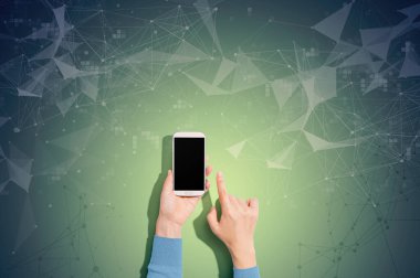 Akıllı telefon kullanan kişi.