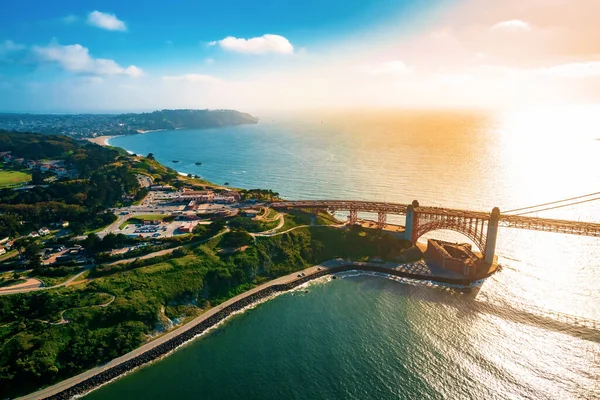 Luftaufnahme der goldenen Torbrücke in San Francisco — Stockfoto