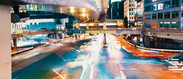 Vista del tráfico borroso de movimiento en Shibuya, Tokio, Japón — Foto de Stock