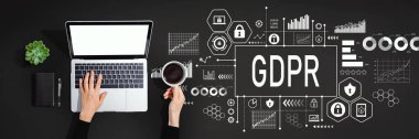 Dizüstü bilgisayar kullanan kişi ile Gdpr kavramı