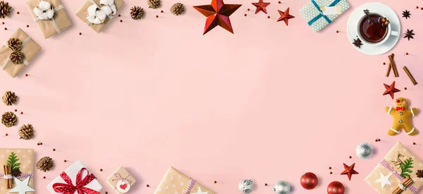 Scatole regalo di Natale con ornamenti — Foto Stock