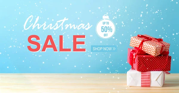Weihnachtsverkauf Nachricht mit Weihnachtsgeschenkboxen — Stockfoto