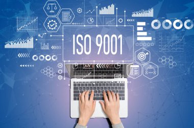Iso 9001 dizüstü bilgisayar kullanan kişi kavramı