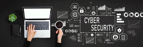 Tema de seguridad cibernética con la persona que utiliza ordenador portátil — Foto de Stock