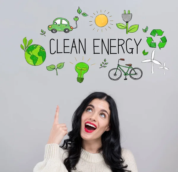 Conceito de energia limpa com a jovem mulher feliz — Fotografia de Stock