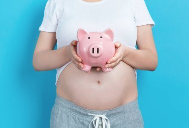 Sağlam bir geçmişi olan hamile bir kadın.