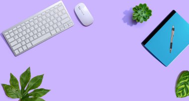 Dizüstü bilgisayar lı bilgisayar klavyesi ve fare